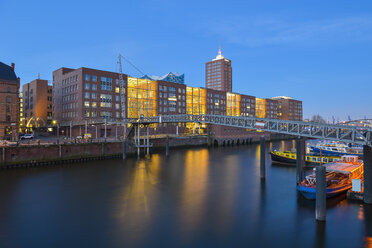 Deutschland, Hamburg, Hanseatic Trade Center am Vormittag - RJF000577