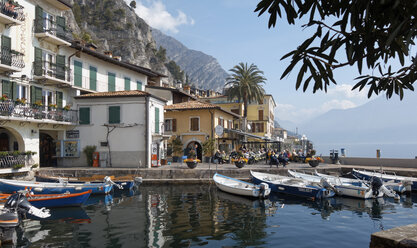 Italien, Lombardei, Brecia, Gardasee, Limone sul Garda, Hafen - LHF000495