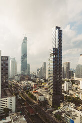 Thailand, Bangkok, Skyline mit Maha Nakhon Tower - MBEF001423