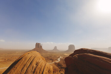 USA, Utah, Monument Valley during a sunny day - GIOF000837