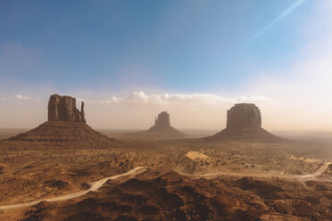 USA, Utah, Monument Valley during a summer day - GIOF000846