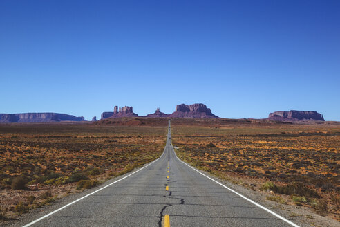 USA, Utah, view of the Monument Valley and Highway 163 - GIOF000857