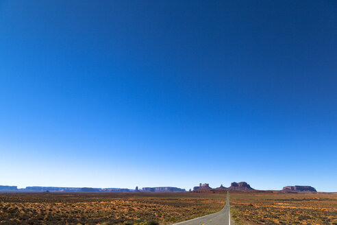 USA, Utah, Monument Valley and Highway 163 - GIOF000859