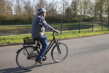 Senior man riding bicycle - WIF003296