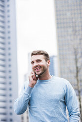 Young man in the city using smart phone - UUF006897