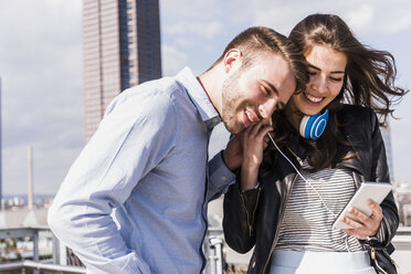 Happy young couple listening music - UUF006923