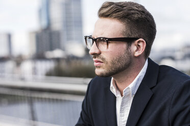 Young urban businessman, portrait - UUF006945