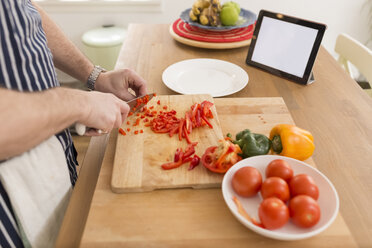 Man's hands dicing bell pepper on wooden board - BOYF000251