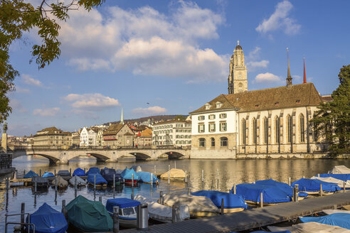 Schweiz, Zürich, Blick auf das Großmünster, Limmat - PUF000497