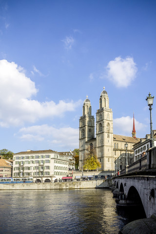 Schweiz, Zürich, Blick auf das Großmünster, Limmat, lizenzfreies Stockfoto