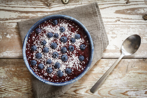 Smoothie Bowl mit Blaubeeren und Kokosnussflocken - EVGF002926