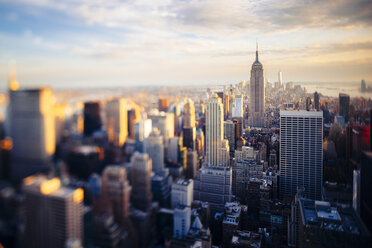 USA, New York City, Manhattan at sunset seen from above - GIOF000890