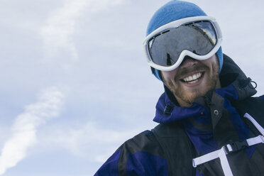 Man with ski goggles smiling - ABZF000361