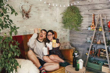 Young couple eating chinese take-away food taking a selfie - RTBF000138