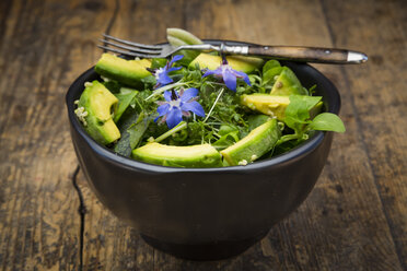 Detox Bowl of different lettuces, vegetables, cress, quinoa, avocado and starflowers - LVF004762