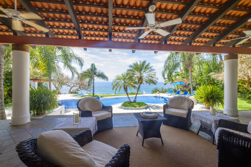 Mexico, Punta de Mita, veranda with with view to the swimming pool and the sea - ABAF001990