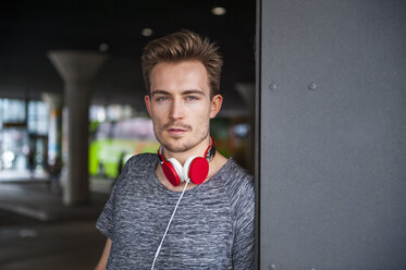 Portrait of young man with red headphones - DIGF000331