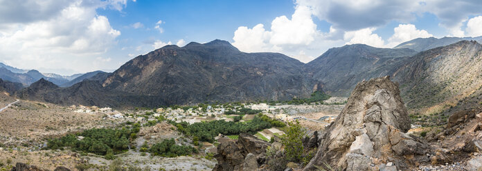 Oman, Panoramablick auf das Wadi Bani Awf, Al Hajir - AMF004844