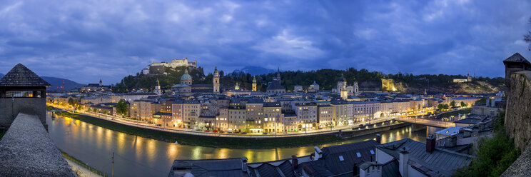 Österreich, Salzburg, Panoramablick vom Kapuzinerberg - YRF000101