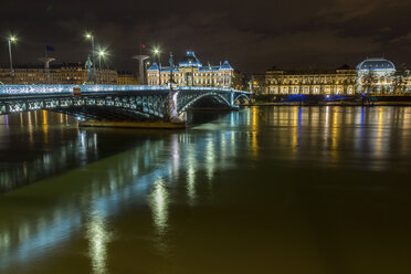 Frankreich, Lyon, Fluss Saone und Brücke bei Nacht - JUNF000515