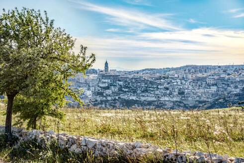 Italien, Basilikata, Matera, Altstadt, Blick auf die Sassi von Matera, Parco della Murgia Materana - CSTF001036