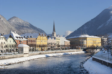 Österreich, Bad Ischl, Kurstadt, Traun im Winter - WWF003984