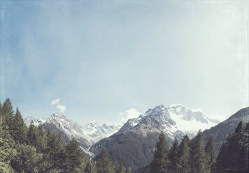 Italy, Lombardy, Chiareggio in Valmalenco, View of Alps - DWIF000722