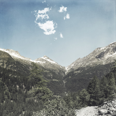 Italien, Lombardei, Chiareggio, Blick auf Gletscher, Wanderweg, lizenzfreies Stockfoto