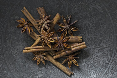 Cinnamon sticks and star anise on metal plate - ASF005889