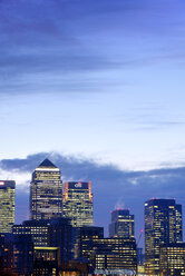 UK, London, skyline with Canary Wharf skyscrapers at dawn - BR001350