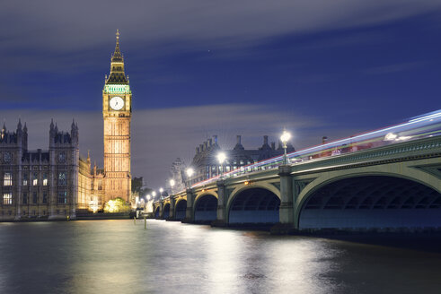 Großbritannien, London, Themse, Big Ben, Houses of Parliament und Westminster Bridge bei Nacht - BRF001351