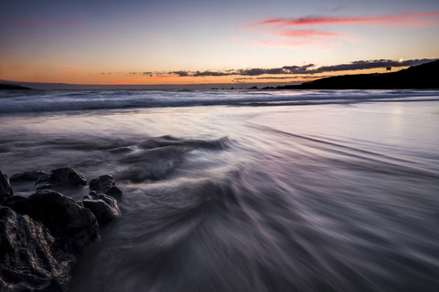 Spanien, Teneriffa, Sonnenaufgang am Meer, lizenzfreies Stockfoto