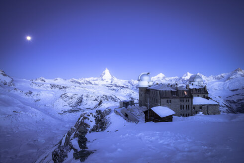 Schweiz, Zermatt, Gornergrat, Kulm Hotel, blaue Stunde - STCF000228