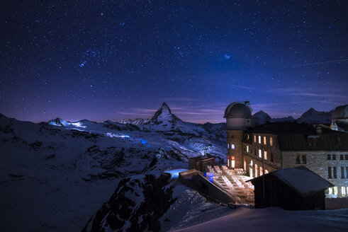 Schweiz, Zermatt, Gornergrat, Kulm Hotel bei Nacht - STCF000233