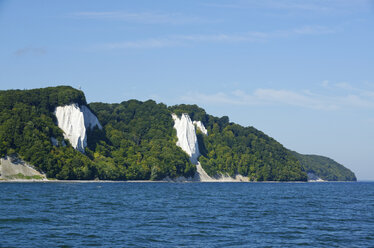 Germany, Ruegen, Sassnitz, Jasmund National Park, chalk cliff Koenigsstuhl - LHF000500