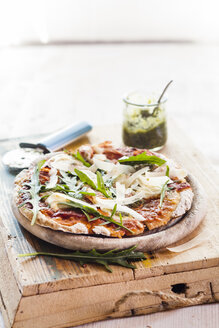 Homemade glutenfree pizza with mozzarella, rocket pesto, parmesan and fresh rocket - SBDF002789