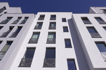 Fassaden von modernen Mehrfamilienhäusern - CMF000405