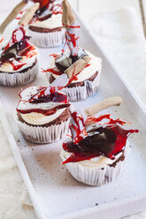 Halloween-Cupcakes mit Axt in Gelee-Blut - SBDF002814