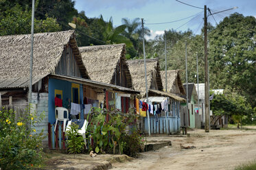 Brasilien, Para, Itaituba, Pimental, Holzhütten - FLKF000695