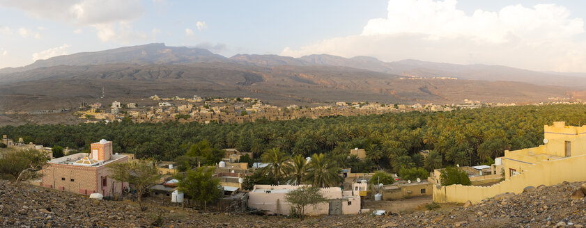 Oman, Al Dakhiliyah, Jebel Shams, Al-Hamra, Bergdorf Wadi Misfah, Panorama - AMF004859