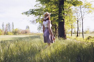 Young woman on a meadow in spring - GIOF000918