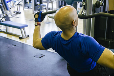 Man doing chest exercises in a gym machine - ABZF000429