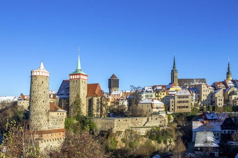 Deutschland, Sachsen, Bautzen, Altstadt, Alte Wasserkunst und St. Michaelis Kirche, lizenzfreies Stockfoto