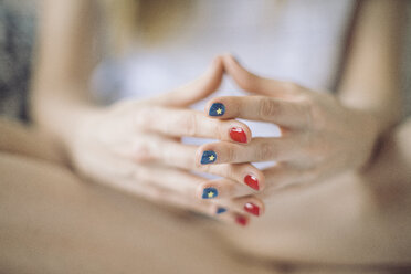 Hands of woman with different varnished nails - JPF000134