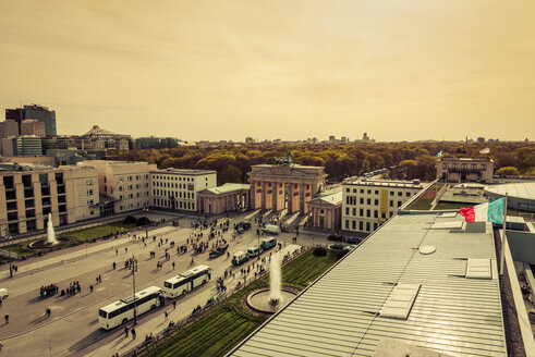 Deutschland, Berlin, Pariser Platz, Brandenburger Tor - SKAF000009