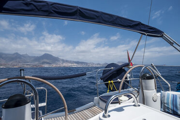 Spanien, Teneriffa, Boot auf dem Meer - SIPF000402