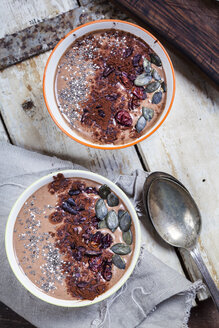 Garnierte vegane und zuckerfreie Smoothie-Bowl - SBDF002873