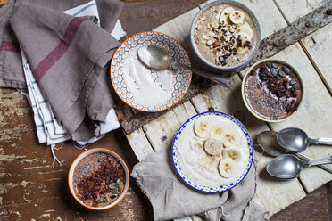 Verschiedene Smoothie-Bowls - SBDF002879