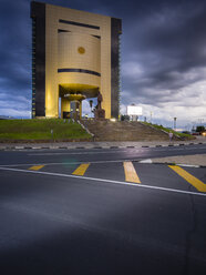 Namibia, Windhoek, Independence Memorial Museum am Abend - AMF004874