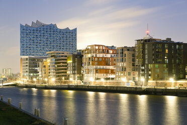 Germany, Hamburg, Hafencity, Grasbrook Harbour with Elbe Philharmonic Hall in the evening - MSF004755